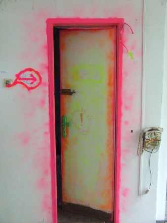 Bejárat/ Entrance (UV spray)